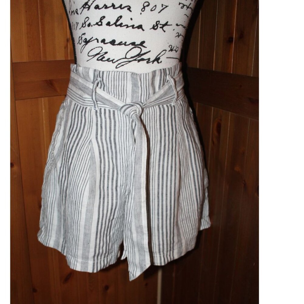C&C California !00% Linen Neutral  Belted Striped Shorts Size 10